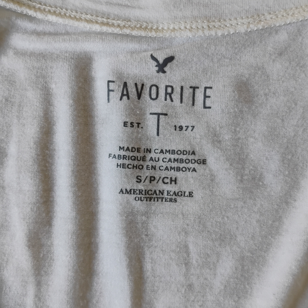 American Eagle Outfitters White Tee with Blue and Pink Embroidered Floral Design - Picture 3 of 6